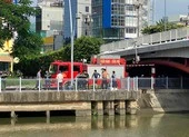 Chạy ghe trên sông Sài Gòn, phát hiện thi thể người ảnh 2 Tìm được thi thể thanh niên nhảy cầu Công Lý
