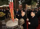 Chủ tịch nước Nguyễn Xuân Phúc dự Lễ hội Tịch điền tại Hà Nam ảnh 4 Tổng Bí thư Nguyễn Phú Trọng dâng hương tại Hoàng thành Thăng Long