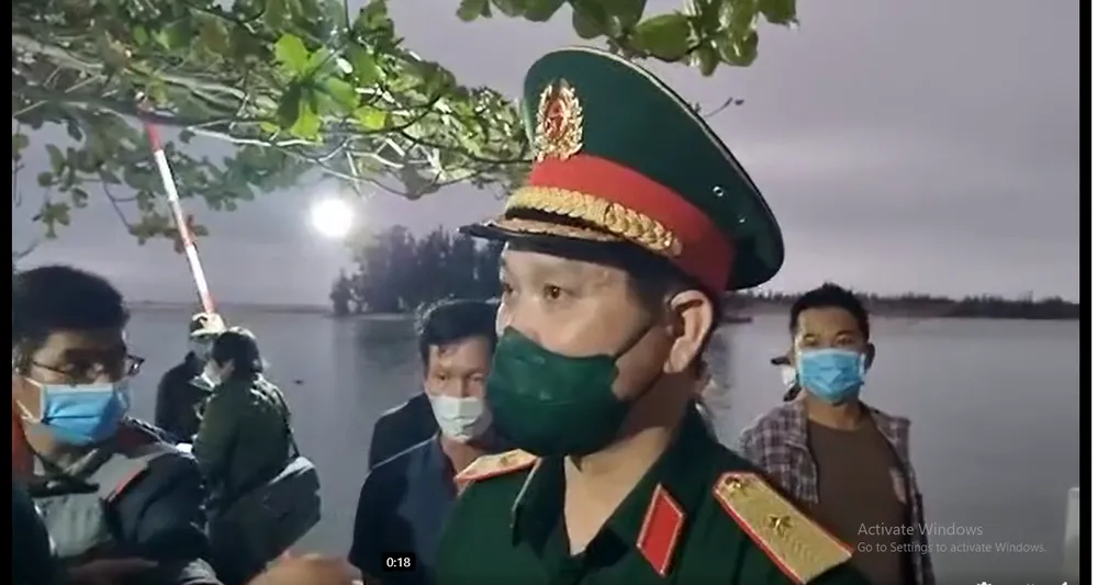 Nóng: Chìm ca nô chở 39 người ngoài biển Cửa Đại ảnh 4 Nóng: Chìm ca nô chở 39 người ngoài biển Cửa Đại ảnh 4