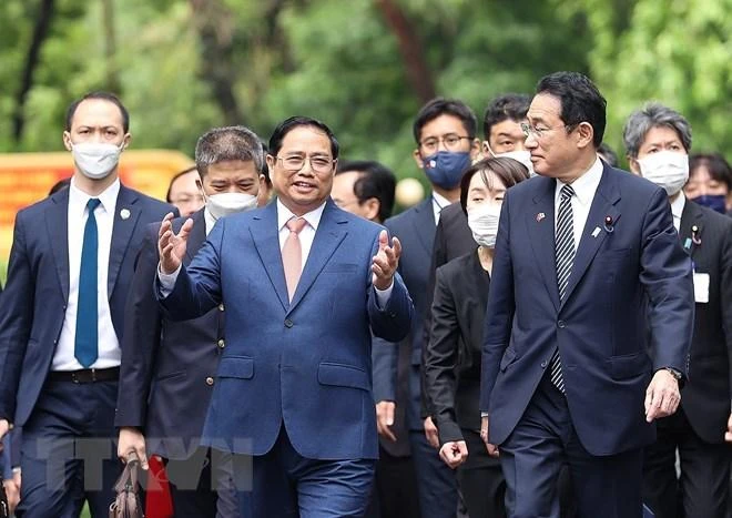 Thủ tướng Phạm Minh Chính đón Thủ tướng Nhật Bản Kishida Fumio. Ảnh: TTXVN