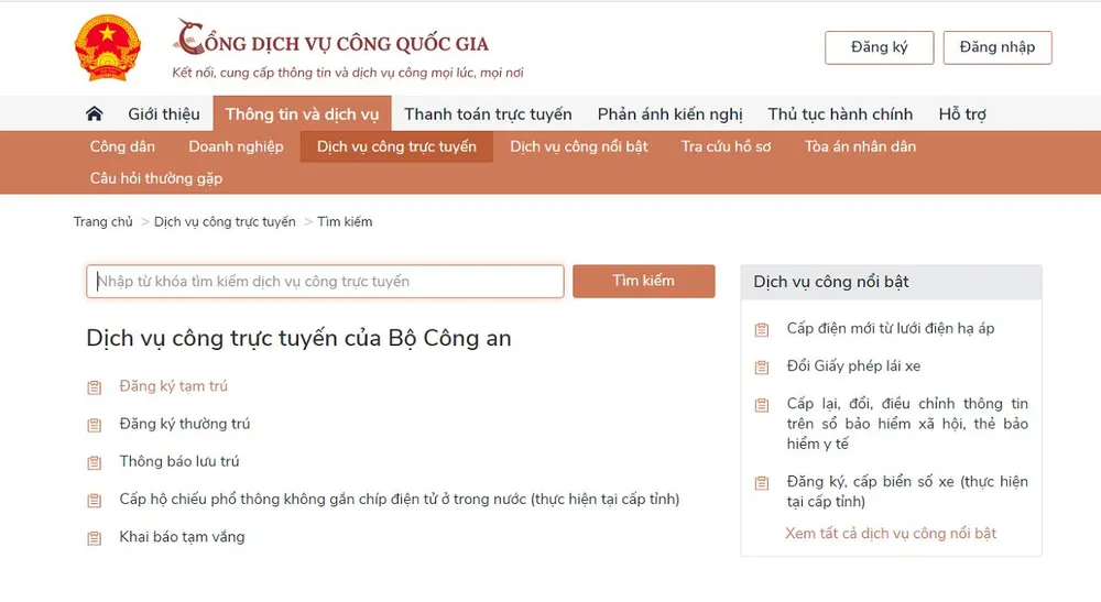 Việc thực hiện thủ tục khai cấp hộ chiếu phổ thông trên Cổng dịch vụ công quốc gia được thí điểm tại Hà Nội từ 15-5 và dự kiến thực hiện trên toàn quốc từ 1-6. Ảnh: N.THẢO Việc thực hiện thủ tục khai cấp hộ chiếu phổ thông trên Cổng dịch vụ công quốc gia được thí điểm tại Hà Nội từ 15-5 và dự kiến thực hiện trên toàn quốc từ 1-6. Ảnh: N.THẢO