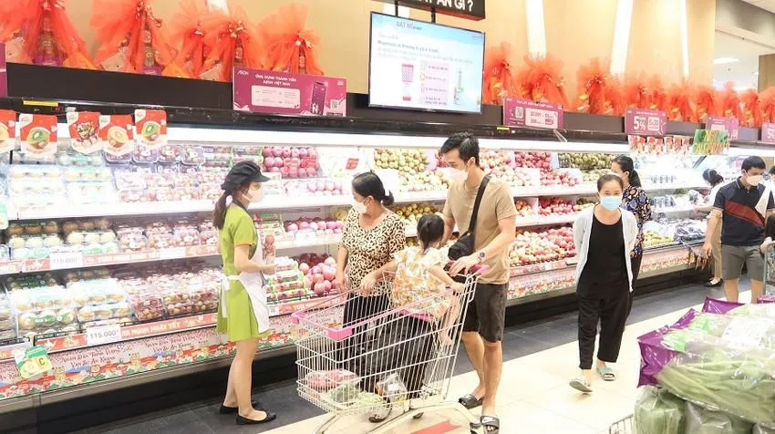 Siêu thị, trung tâm thương mại, chợ phải niêm yết hàng hóa theo quy định. Ảnh: TU