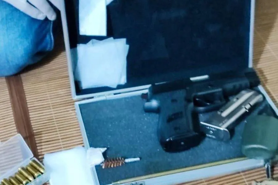 Súng và đạn được thu giữ tại nơi ở của bị can Kiên. Ảnh: CACC