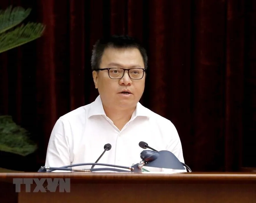 Ông Lê Quốc Minh, Uỷ viên Trung ương Đảng, Phó trưởng Ban Tuyên giáo Trung ương, Tổng Biên tập Báo Nhân Dân, Chủ tịch Hội Nhà báo Việt Nam tham luận tại hội nghị. Ảnh: TTXVN