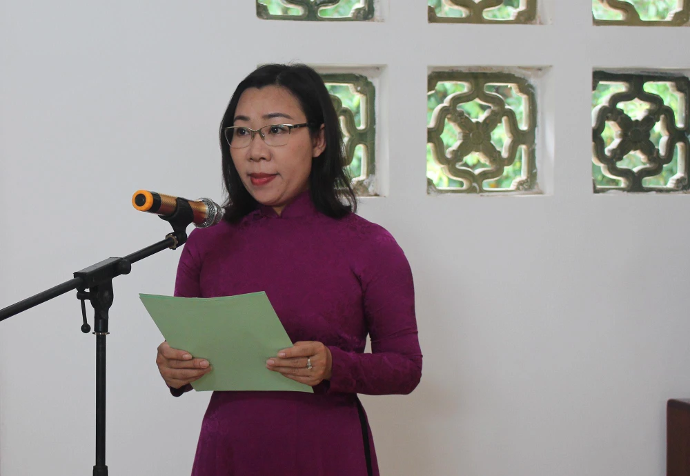 Bà Hàng Thị Thu Nga, Phó Bí thư Đảng ủy Khối Dân - Chính - Đảng, phát biểu tại lễ tưởng niệm. Ảnh: NGUYỄN YÊN Bà Hàng Thị Thu Nga, Phó Bí thư Đảng ủy Khối Dân - Chính - Đảng, phát biểu tại lễ tưởng niệm. Ảnh: NGUYỄN YÊN