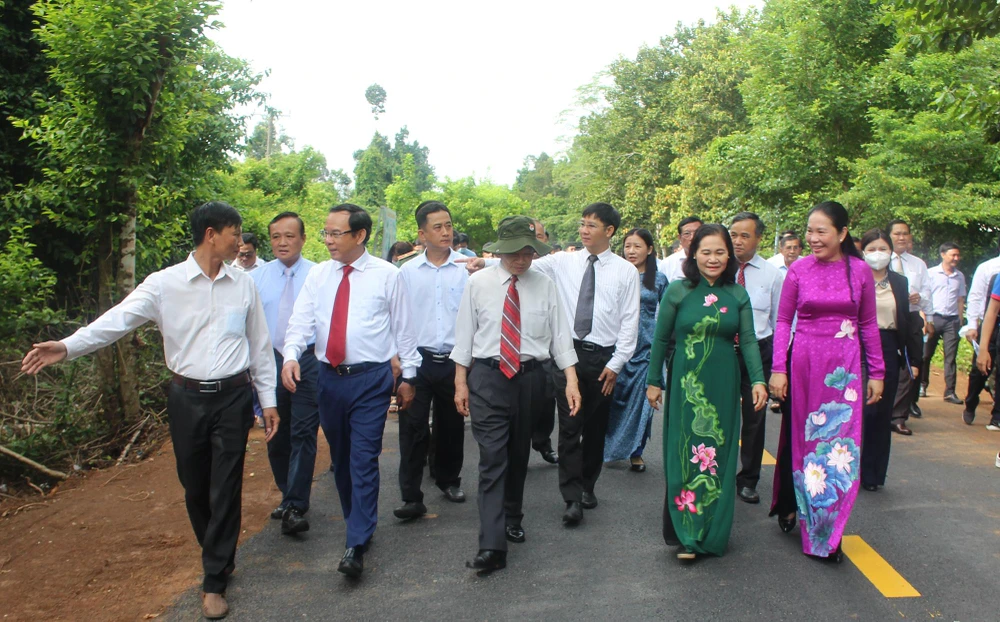 Các lãnh đạo TP.HCM, Tây Ninh tại lễ kỷ niệm. Ảnh: NGUYỄN YÊN Các lãnh đạo TP.HCM, Tây Ninh tại lễ kỷ niệm. Ảnh: NGUYỄN YÊN