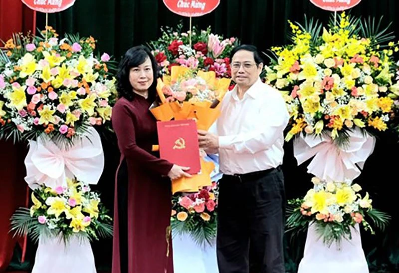 Ngày 15-7, Thủ tướng Phạm Minh Chính đã ký quyết định giao Quyền Bộ trưởng Bộ Y tế đối với bà Đào Hồng Lan. Ngày 15-7, Thủ tướng Phạm Minh Chính đã ký quyết định giao Quyền Bộ trưởng Bộ Y tế đối với bà Đào Hồng Lan.