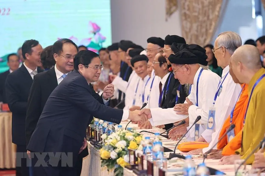 Thủ tướng Phạm Minh Chính với các chức sắc và đại diện các tổ chức tôn giáo. Ảnh: TTXVN Thủ tướng Phạm Minh Chính với các chức sắc và đại diện các tổ chức tôn giáo. Ảnh: TTXVN