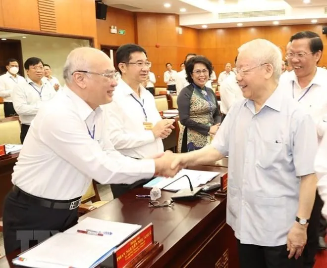 Tổng Bí thư Nguyễn Phú Trọng với các lãnh đạo chủ chốt TP.HCM. Ảnh: TTXVN Tổng Bí thư Nguyễn Phú Trọng với các lãnh đạo chủ chốt TP.HCM. Ảnh: TTXVN