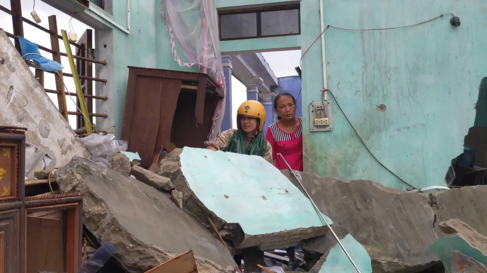 Căn nhà của gia đình bà Nguyễn Thị Mai bị sập hoàn toàn do bão số 4. Ảnh: NGUYỄN DO