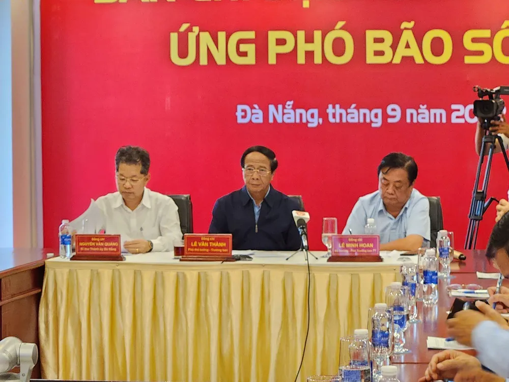 Phó Thủ tướng Lê Văn Thành chủ trì cuộc họp tại điểm cầu Đà Nẵng. Ảnh: TẤN VIỆT