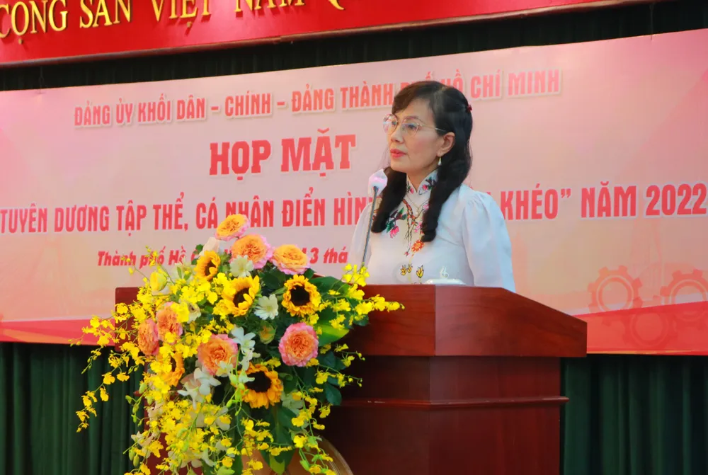 Bà Nguyễn Thị Kim Dung, Phó Bí thư Thường trực Đảng ủy Khối Dân – Chính – Đảng phát biểu tại buổi tuyên dương.Ảnh: VÕ THƠ