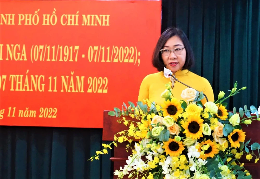 Bà Hàng Thị Thu Nga, Phó Bí thư Đảng ủy Khối Dân - Chính - Đảng TP.HCM phát biểu tại buổi lễ. Ảnh: VÕ THƠ