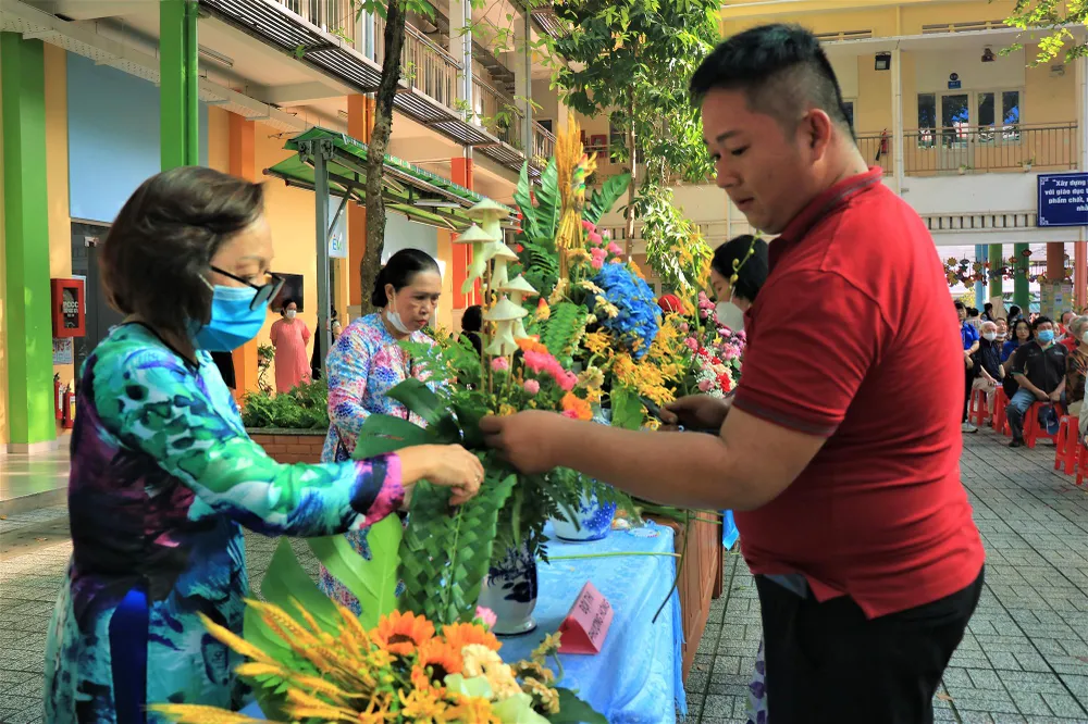 Ngày hội với nhiều hoạt động sôi nổi thu hút đông đảo người dân tham gia. Ảnh: VÕ THƠ