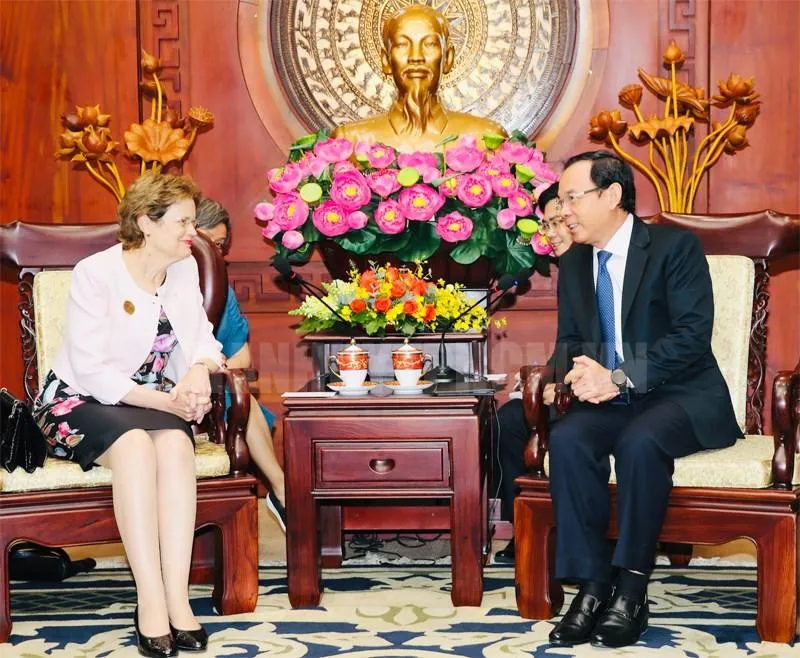 Bí thư Thành ủy TP.HCM Nguyễn Văn Nên tiếp bà Frances Adamson. Ảnh: Thanhuytphcm
