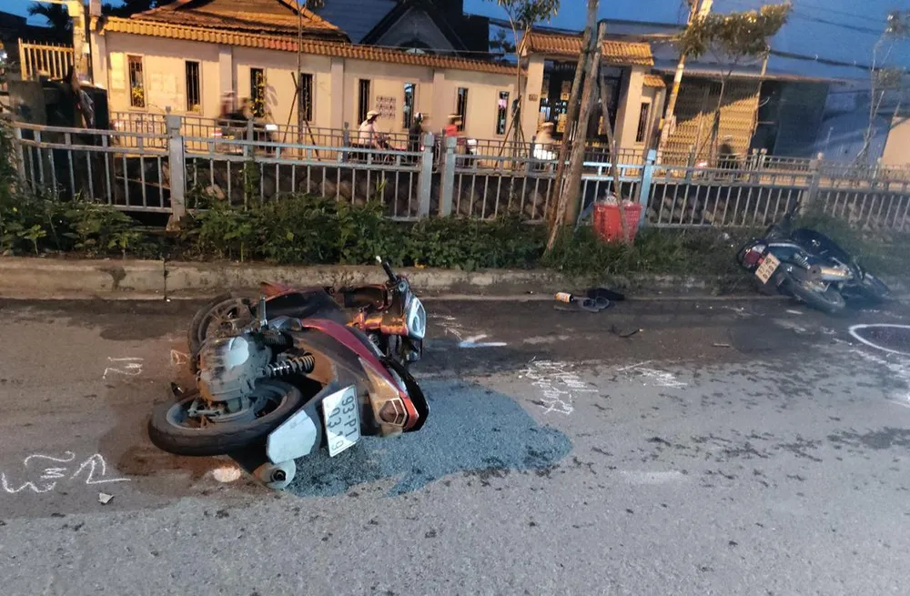 Hiện trường vụ va chạm giao thông làm một phụ nữ bị thương ở quận 12. Ảnh: HOÀNG KIM tai-nan-quan-12