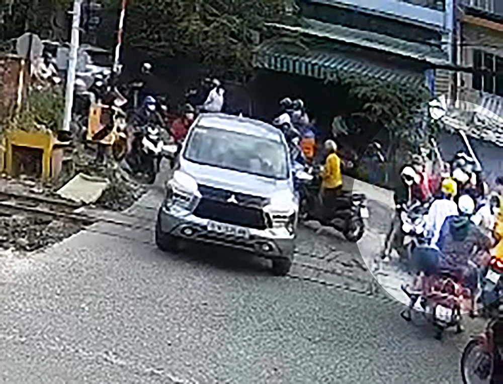 Hiện trường nơi xảy ra vụ việc. Ảnh: Cắt từ clip