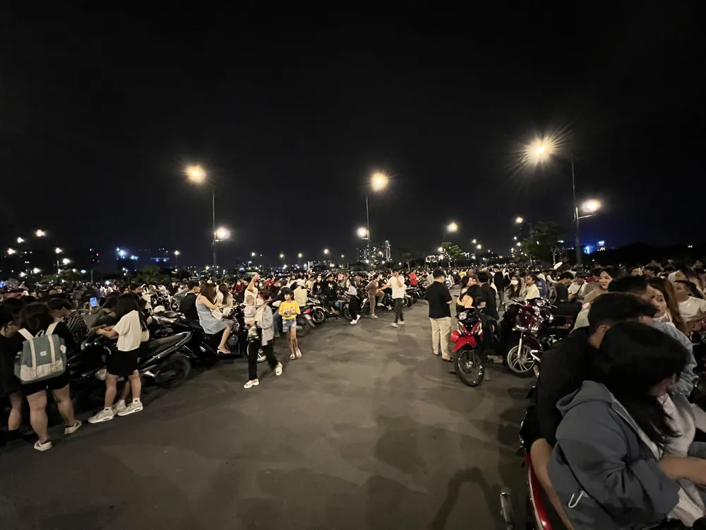 Người dân cả nước chào năm mới 2023 ảnh 54 Người dân cả nước chào năm mới 2023 ảnh 54