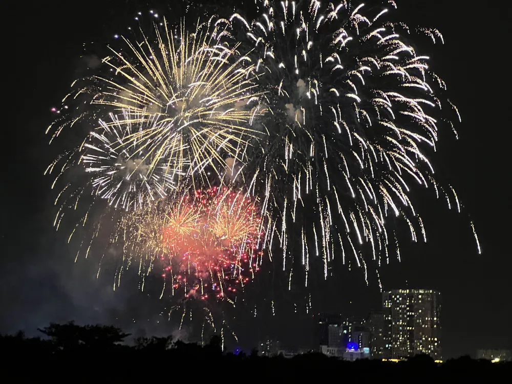 Bắn pháo hóa ở khu vực cầu Thủ Thiêm. Ảnh: NHẬT DIỄM Bắn pháo hóa ở khu vực cầu Thủ Thiêm. Ảnh: NHẬT DIỄM