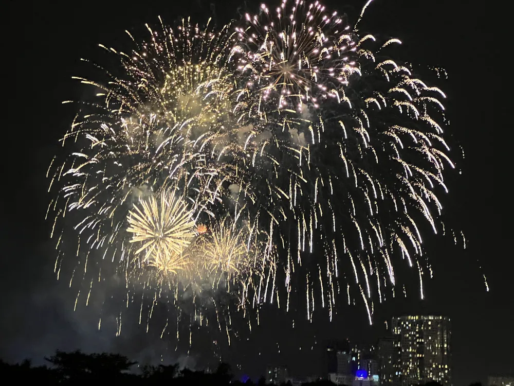 Bắn pháo hóa ở khu vực cầu Thủ Thiêm. Ảnh: NHẬT DIỄM Bắn pháo hóa ở khu vực cầu Thủ Thiêm. Ảnh: NHẬT DIỄM