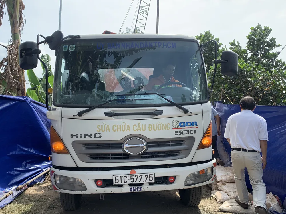 Xe thiết bị của TP.HCM được tăng cường xuống hiện trường. Xe thiết bị của TP.HCM được tăng cường xuống hiện trường.