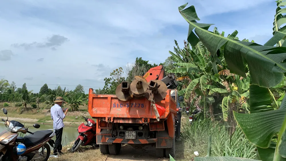 Xe thiết bị của TP.HCM được tăng cường xuống hiện trường. Xe thiết bị của TP.HCM được tăng cường xuống hiện trường.