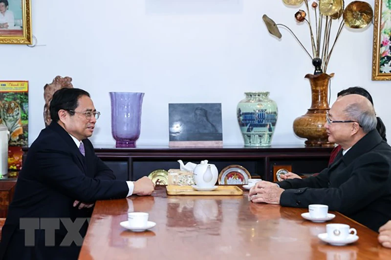 Thủ tướng Phạm Minh Chính chúc tết gia đình cố Thủ tướng Phạm Văn Đồng. Ảnh: TTXVN