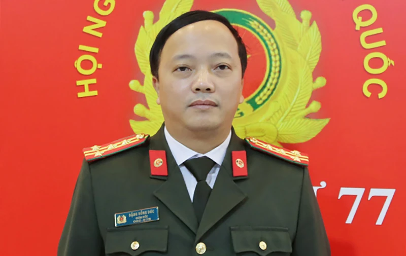 Đại tá Đặng Hồng Đức được điều động, bổ nhiệm làm Chánh Văn phòng Bộ Công an. Ảnh: Báo Yên Bái Đại tá Đặng Hồng Đức được điều động, bổ nhiệm làm Chánh Văn phòng Bộ Công an. Ảnh: Báo Yên Bái