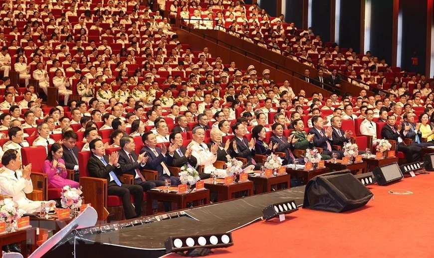 Tổng Bí thư Nguyễn Phú Trọng, Chủ tịch nước Võ Văn Thưởng cùng các đại biểu tại lễ kỷ niệm.