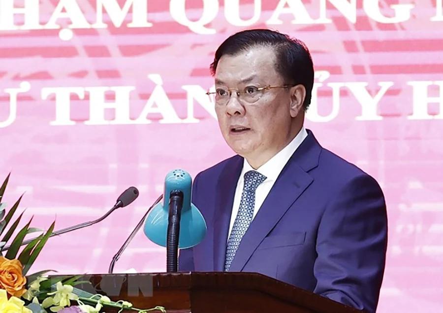 Bí thư Thành ủy TP Hà Nội Đinh Tiến Dũng phát biểu tại hội nghị. Ảnh: TTXVN