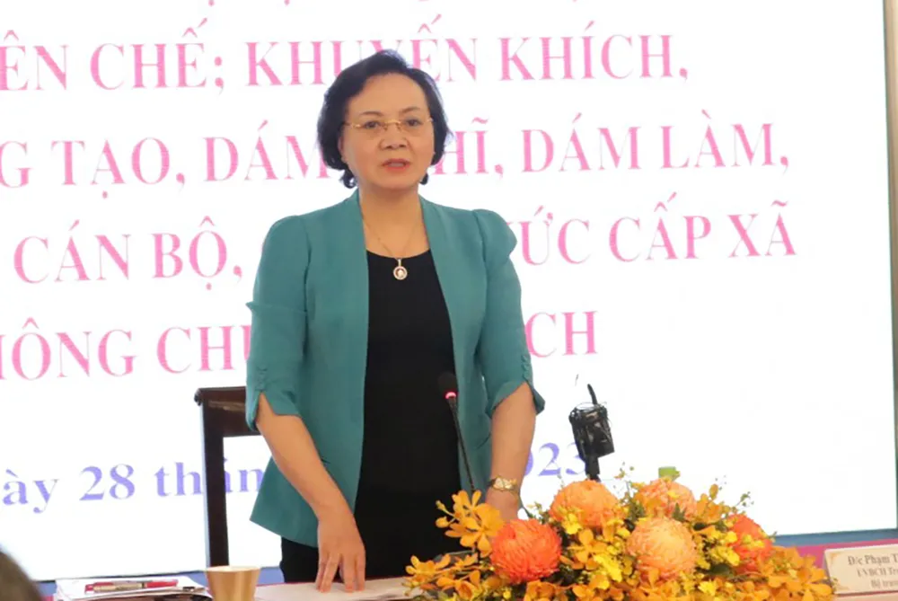 Bộ trưởng Nội vụ Phạm Thị Thanh Trà phát biểu tại hội nghị sáng 28-3. Ảnh: THANH TUYỀN Bộ trưởng Nội vụ Phạm Thị Thanh Trà phát biểu tại hội nghị sáng 28-3. Ảnh: THANH TUYỀN