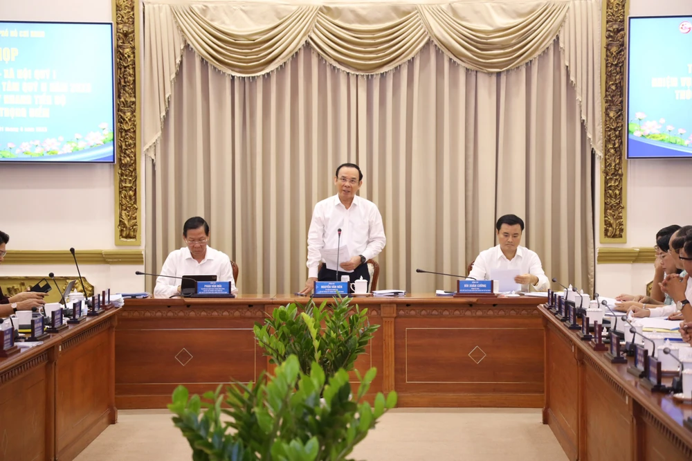 Bí thư TP.HCM Nguyễn Văn Nên phát biểu tại phiên họp. Ảnh: TTBC