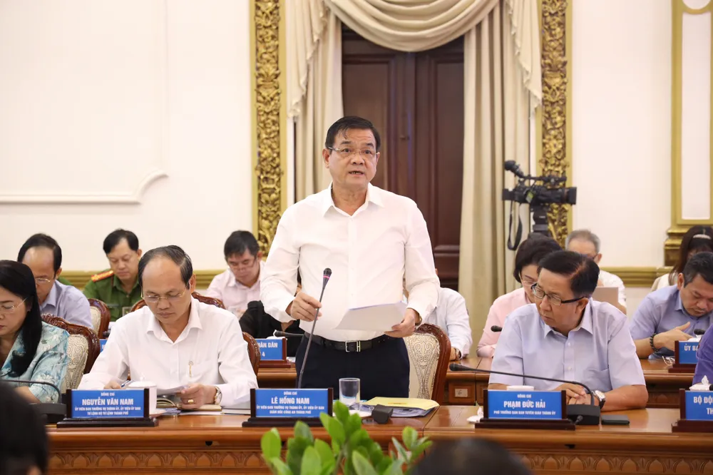 Giám đốc Công an TP.HCM phát biểu tại phiên họp. Ảnh: TTBC