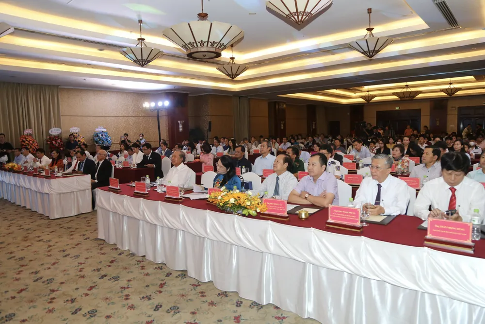 Các đại biểu đến tham dự chương trình. Ảnh: HOÀNG GIANG Các đại biểu đến tham dự chương trình. Ảnh: HOÀNG GIANG