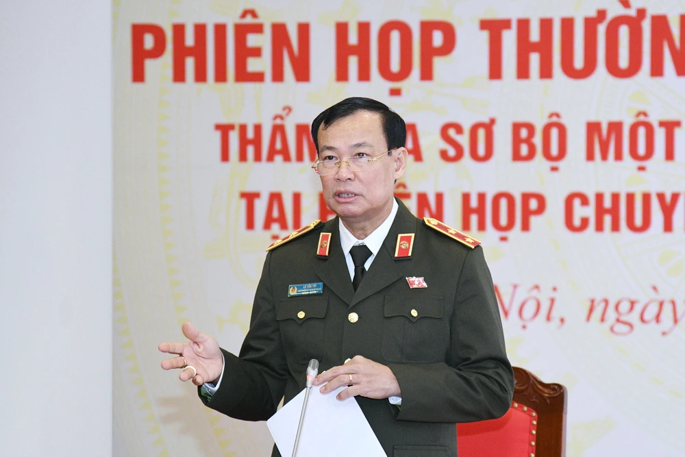 Chủ nhiệm Ủy ban Quốc phòng và An ninh Lê Tấn Tới chủ trì phiên họp. Ảnh: QH