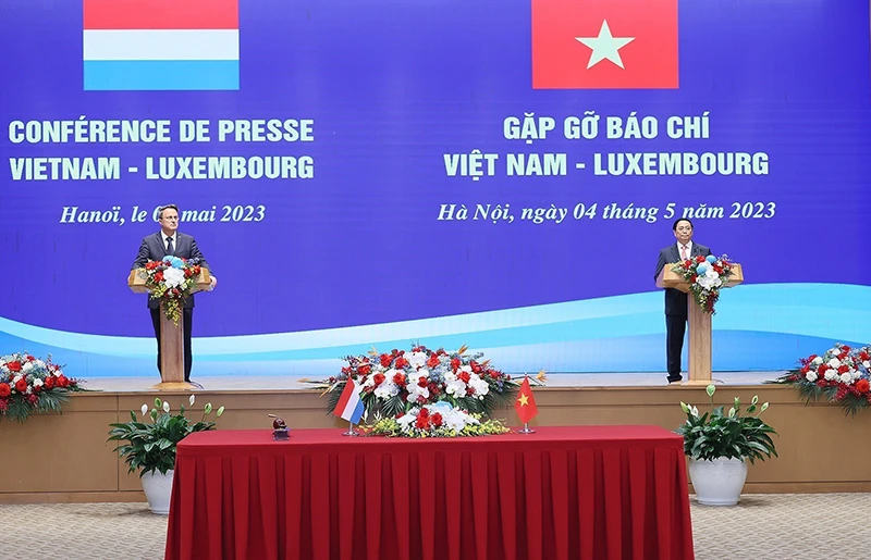Thủ tướng Phạm Minh Chính và Thủ tướng Đại Công quốc Luxembourg Xavier Bettel gặp gỡ báo chí. Ảnh: TTXVN