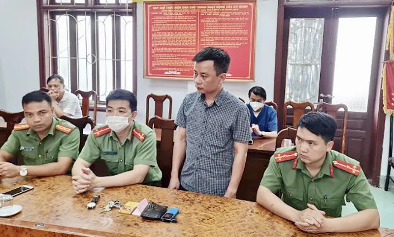 Lê Văn Dũng tại cơ quan công an. Ảnh: CA Lê Văn Dũng tại cơ quan công an. Ảnh: CA