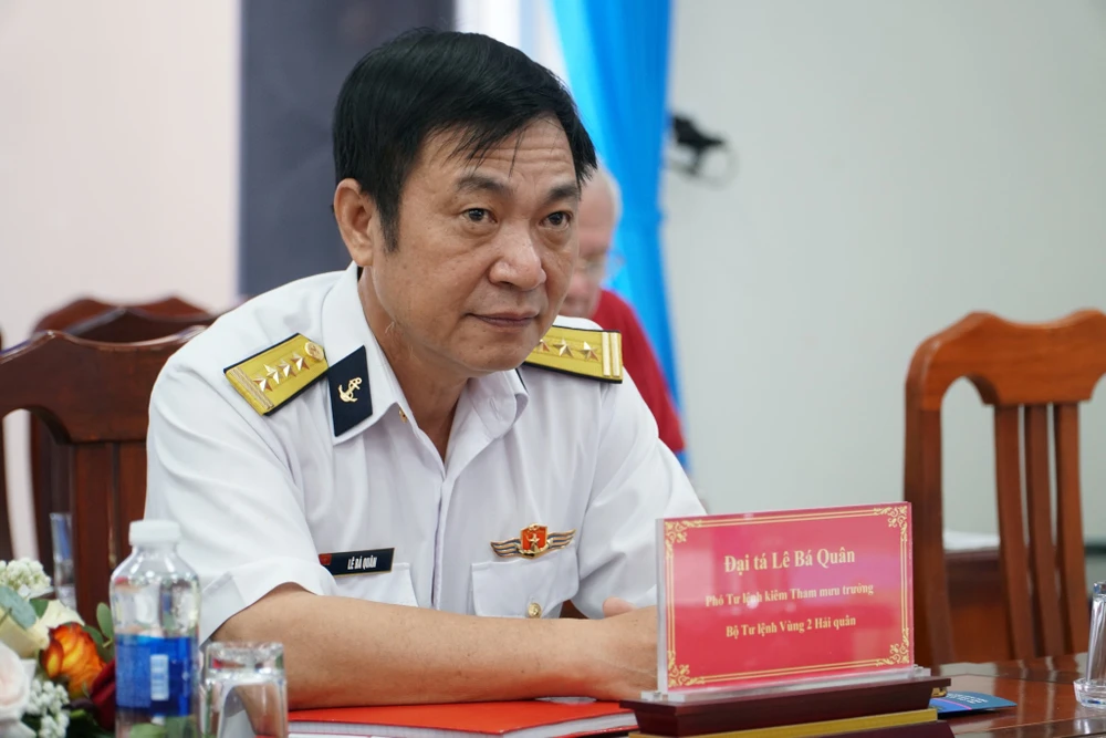 Đại tá Lê Bá Quân, Phó Tư lệnh kiêm Tham mưu trưởng Bộ Tư lệnh Vùng 2 Hải quân, đến tham dự tọa đàm.