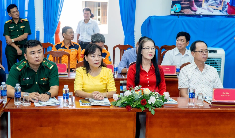 Các đại biểu tham dự tại tọa đàm.