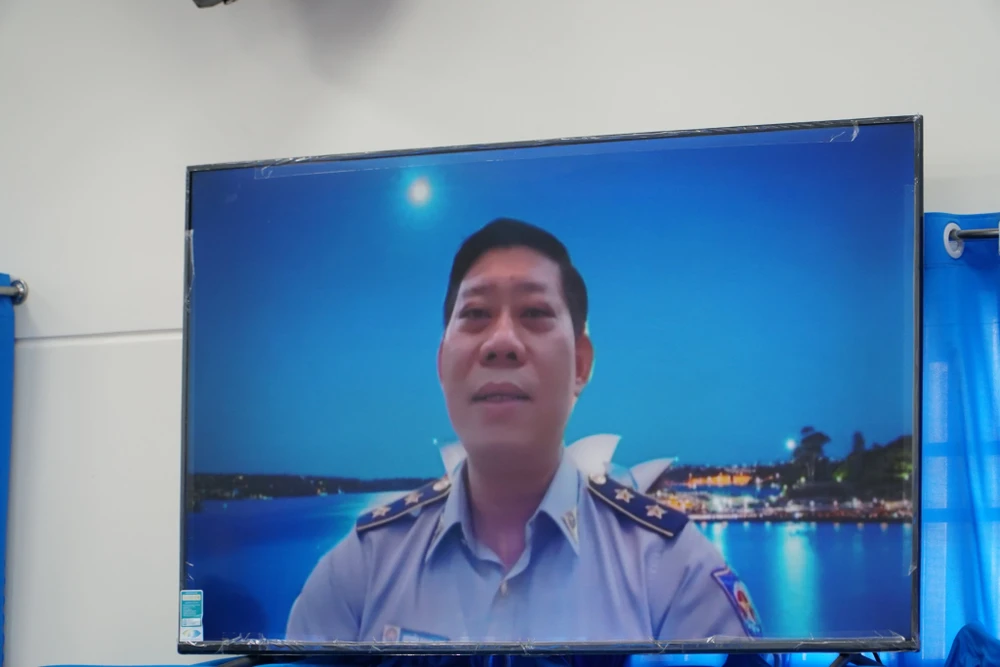 Ông Nguyễn Quang Hùng, Cục trưởng Cục Kiểm ngư, Bộ NN&amp;PTNT, tham dự tọa đàm từ đầu cầu Hà Nội.