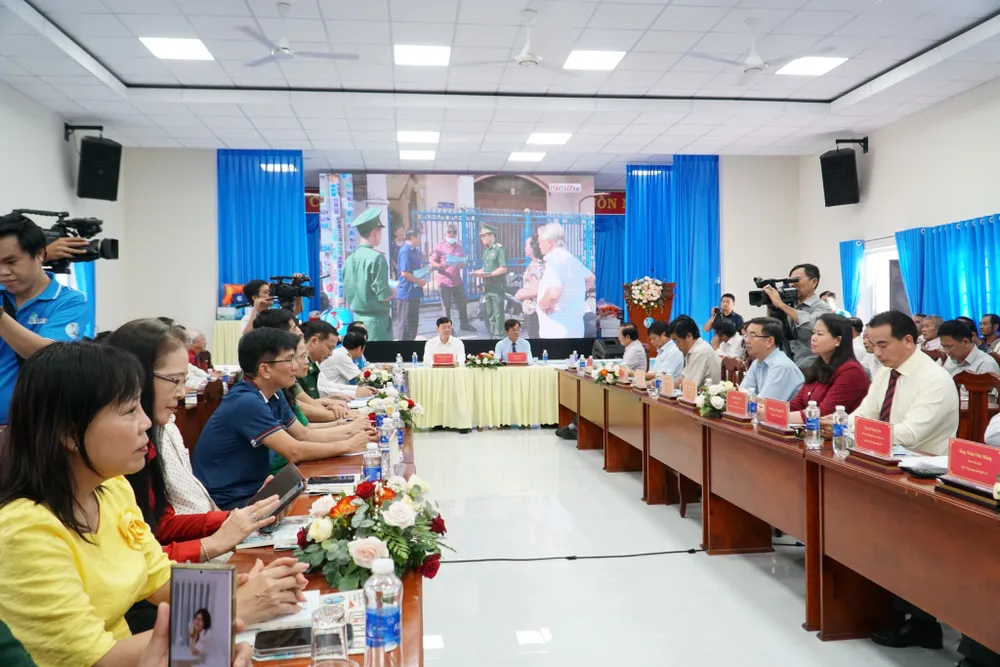 Quang cảnh buổi tọa đàm.