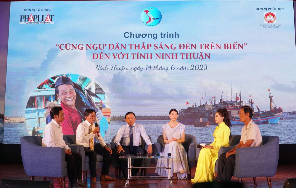 Phó Tổng biên tập Thường trực báo Pháp luật TP.HCM Nguyễn Đức Hiển, chia sẻ tại phần giao lưu của chương trình. Ảnh: NHẬT DIỄM