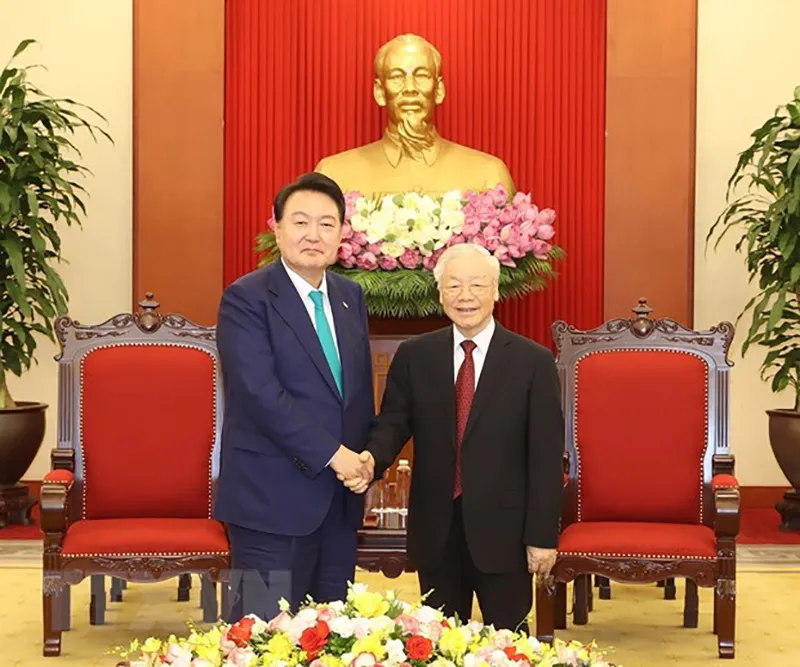 Tổng Bí thư Nguyễn Phú Trọng tiếp Tổng thống Hàn Quốc Yoon Suk Yeol. Ảnh: TTXVN