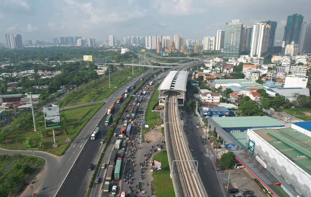 Quốc hội đã chính thức ban hành Nghị quyết 98 về thí điểm một số cơ chế, chính sách đặc thù phát triển TP.HCM. Ảnh: HOÀNG GIANG