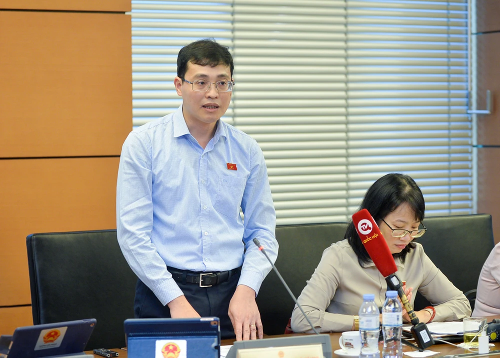 Đại biểu Quốc hội TP.HCM Đỗ Đức Hiển cho rằng những góp ý của các đại biểu đối với nội dung nghị quyết mới là hết sức quan trọng, thể hiện sự quan tâm, tình cảm đặc biệt dành cho TP.HCM trong xuyên suốt quá trình phát triển sau này. Ảnh: PHẠM THẮNG