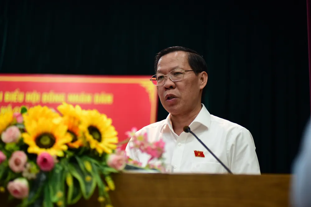 Chủ tịch UBND TP.HCM Phan Văn Mãi phát biểu tiếp thu. Ảnh: HÀ THƯ