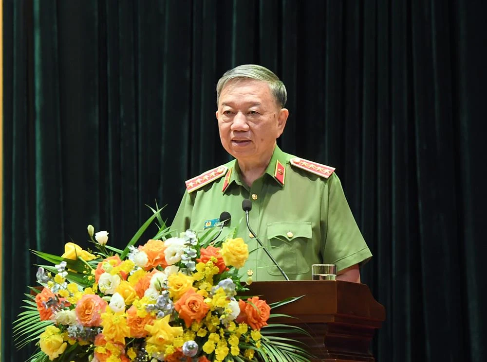 Đại tướng Tô Lâm, Uỷ viên Bộ Chính trị, Bộ trưởng Bộ Công an phát biểu tại Lễ Kỷ niệm 77 năm Ngày truyền thống lực lượng An ninh Nhân dân. Ảnh: BCA