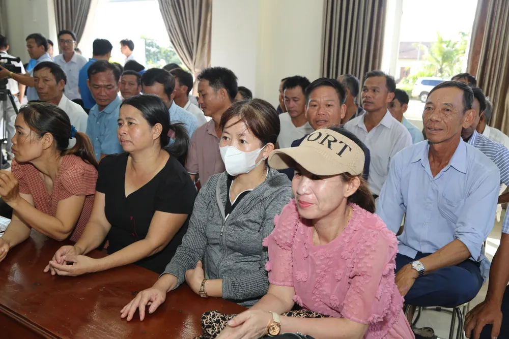 Đại diện các gia đình ngư dân Quảng Trị tới tham dự buổi lễ. Đại diện các gia đình ngư dân Quảng Trị tới tham dự buổi lễ.