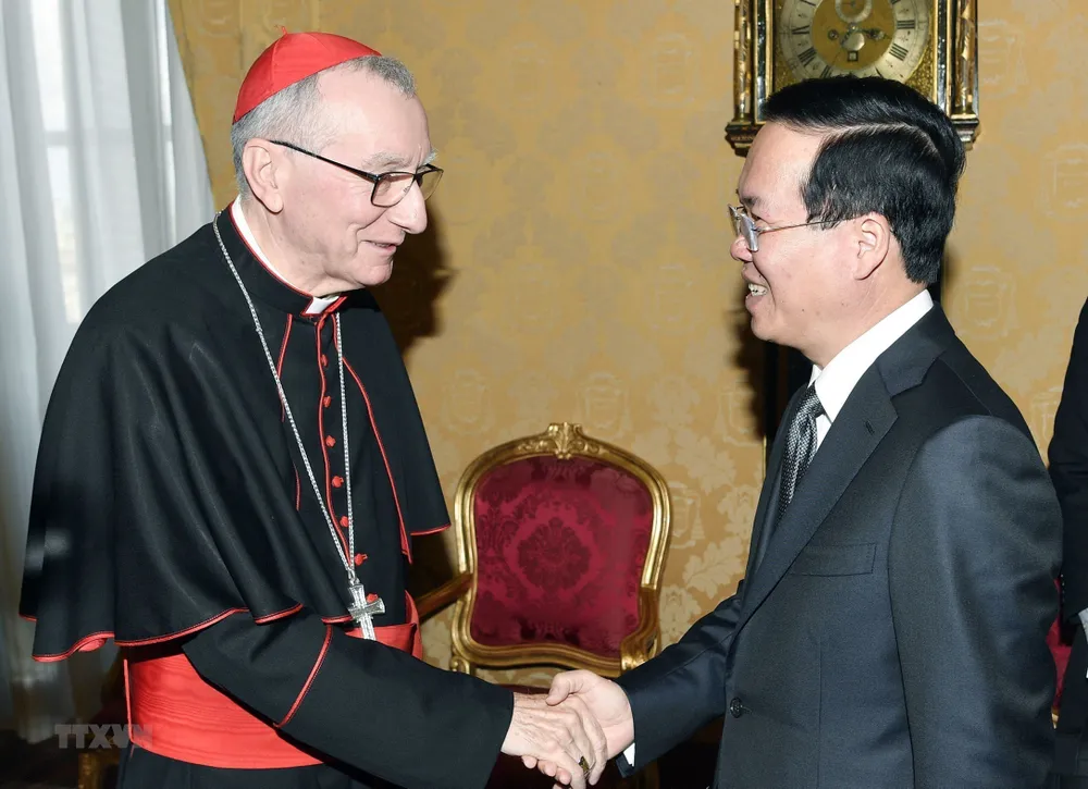 Chủ tịch nước Võ Văn Thưởng gặp Thủ tướng Vatican, Hồng y Pietro Parolin. Ảnh: TTXVN