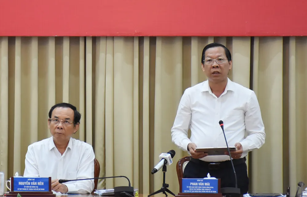 Chủ tịch UBND TP.HCM Phan Văn Mãi phát biểu từ đầu cầu TP.HCM. Ảnh: HÀ THƯ Chủ tịch UBND TP.HCM Phan Văn Mãi phát biểu từ đầu cầu TP.HCM. Ảnh: HÀ THƯ